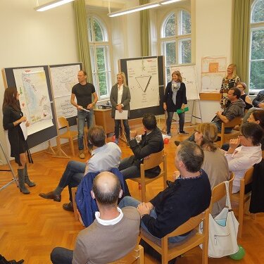 Seminarrunde im Kursraum