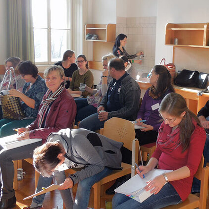 Teilnehmende im Seminar